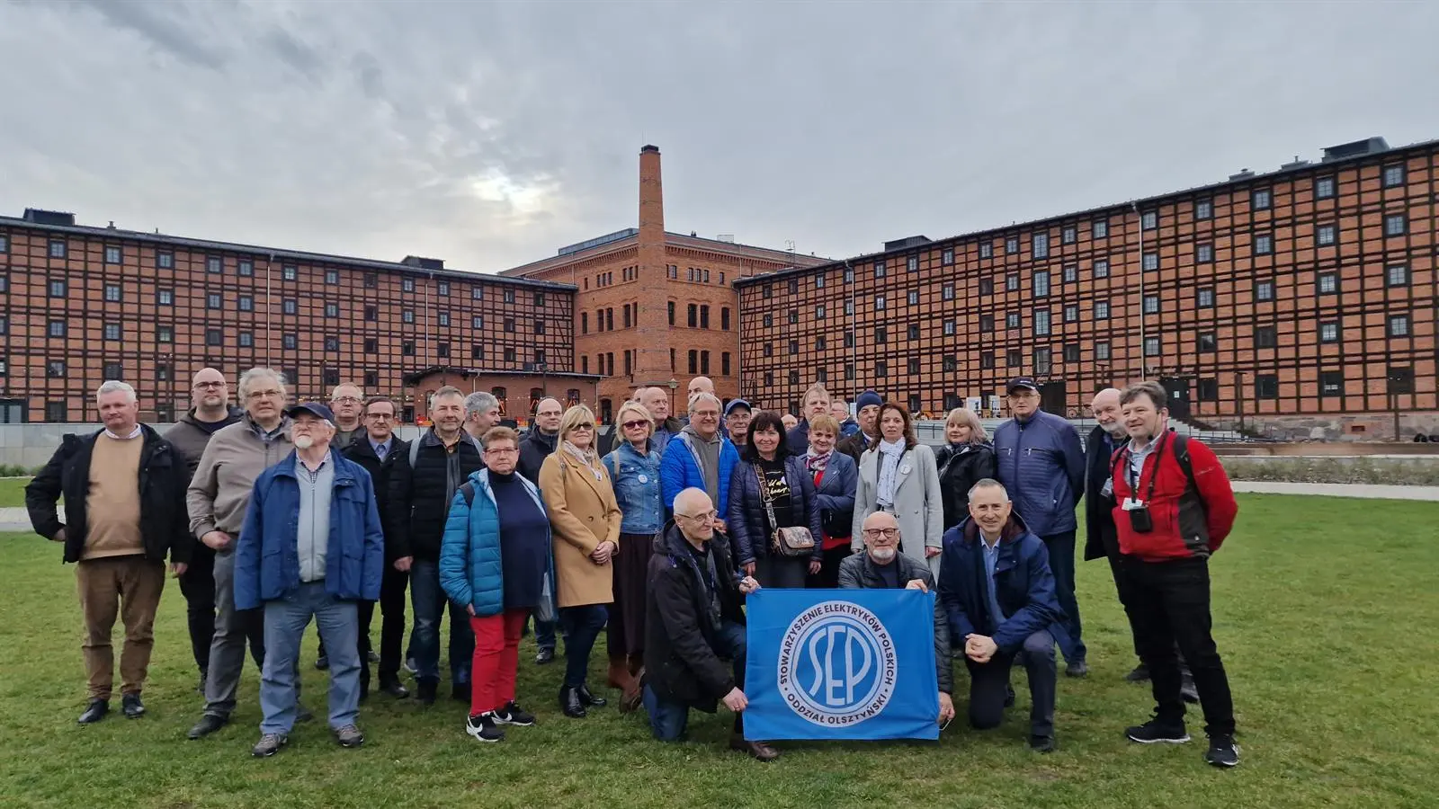 Uczestnicy na terenie Wyspy Młyńskiej w Bydgoszczy